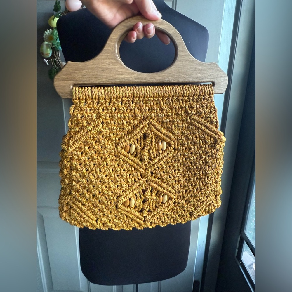 Vintage handmade yarn beaded wooden handle satchel purse